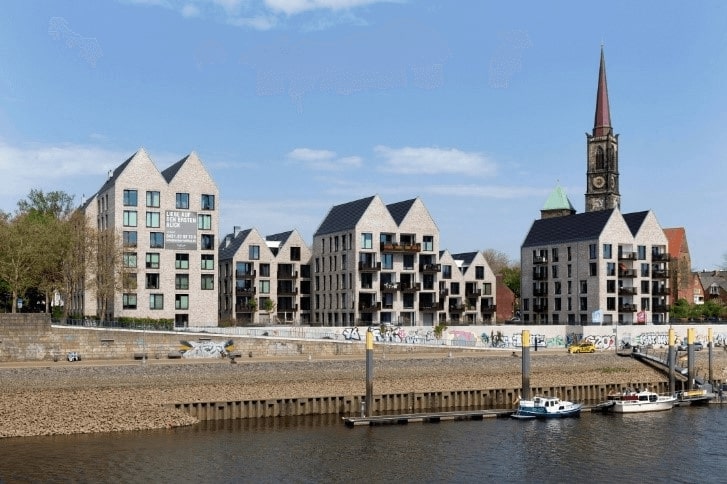 Blick auf die Binnenstadt von der Weser aus