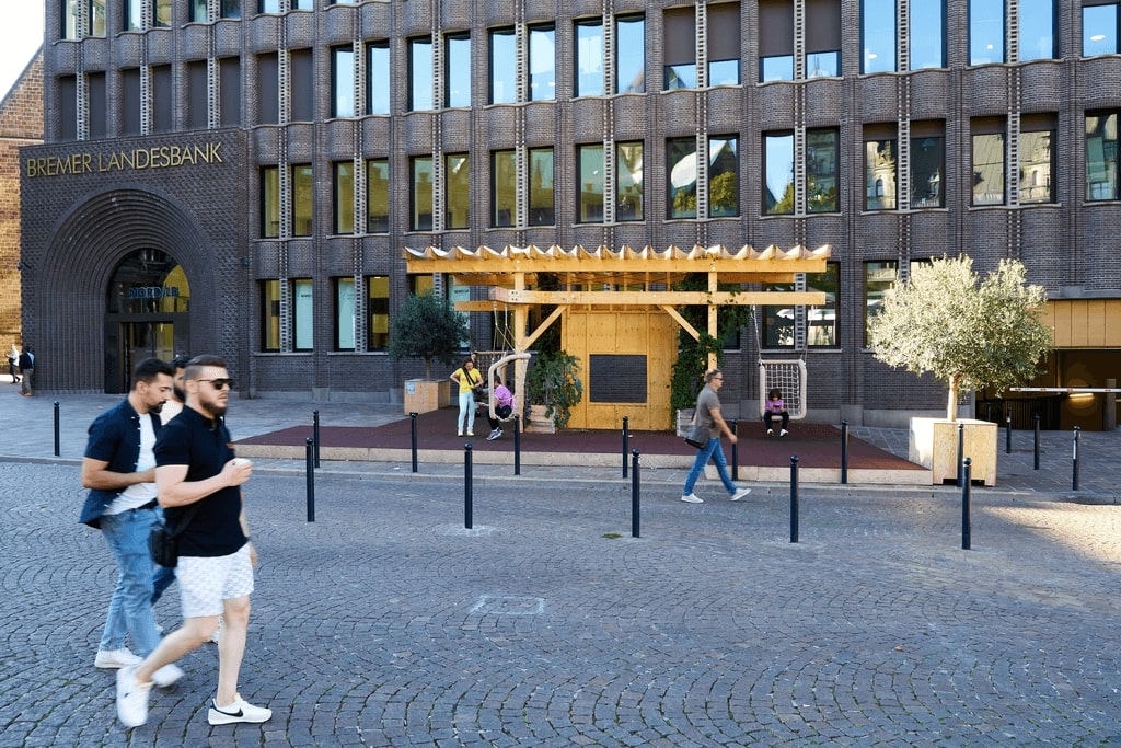 Pop-Up Relax-Bereich vor dem alten Bremer Landesbank Gebäude