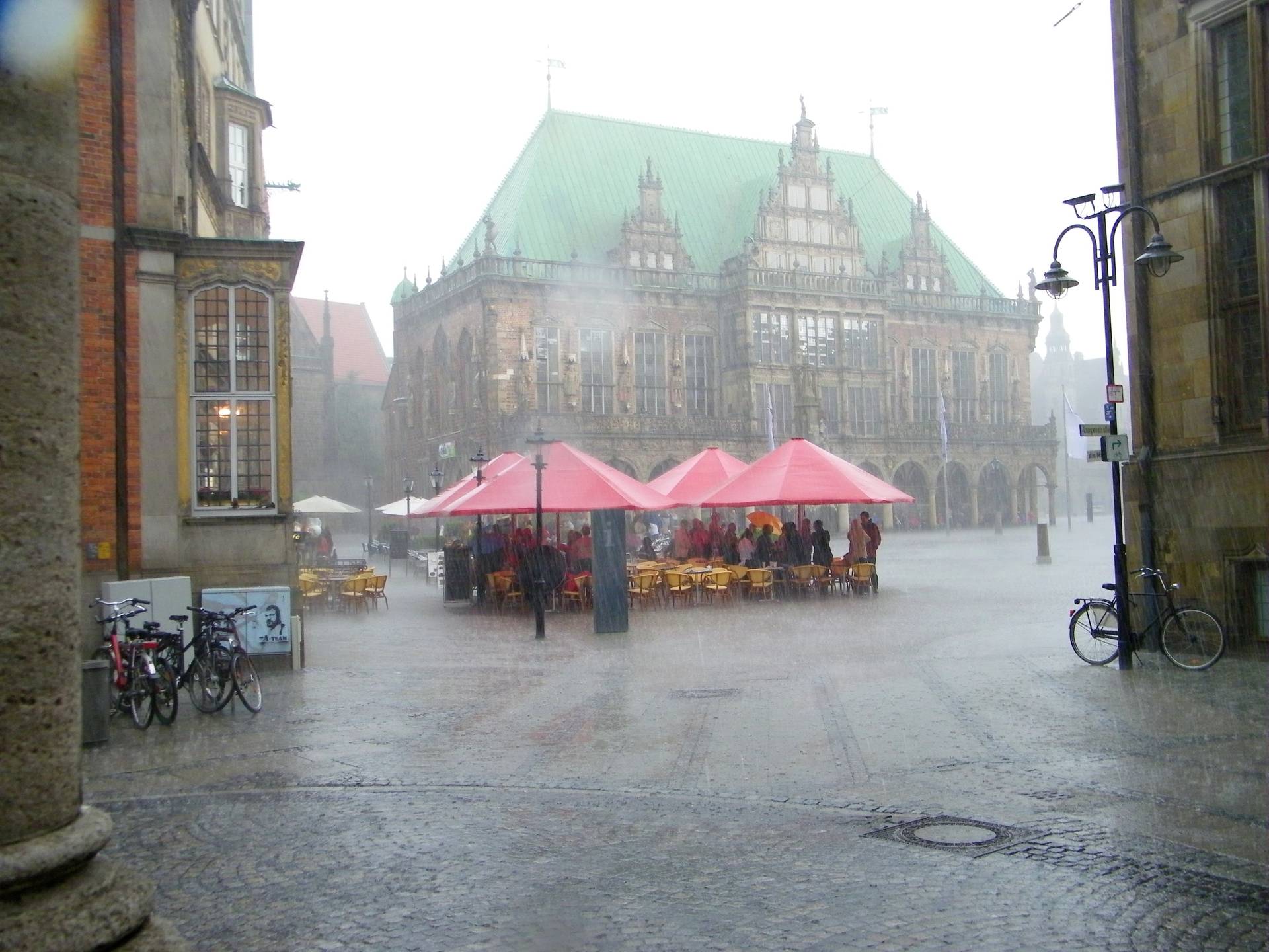 Bremer Marktplatz bei Starkregen